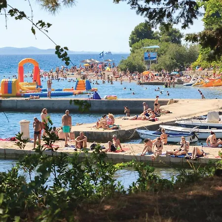 2 Bedroom Beautiful In Appartement Zadar