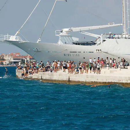 Appartement 2 Bedroom Beautiful In Zadar