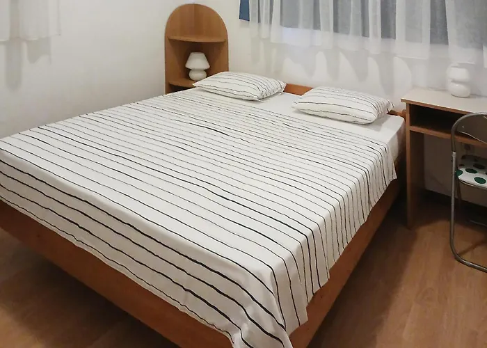 2 Bedroom Beautiful In Appartement Zadar