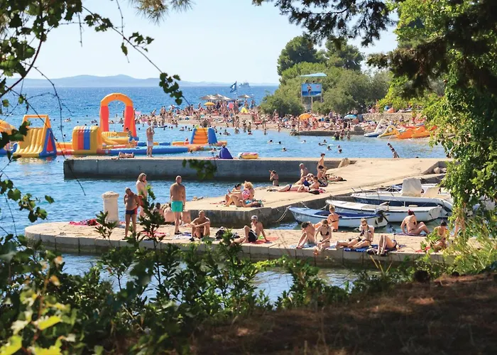 2 Bedroom Beautiful In Appartement Zadar