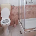 2 Bedroom Nice Apartment In Zadar דירה *