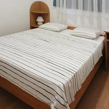 2 Bedroom Beautiful In Apartment Zadar