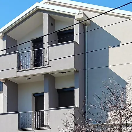 公寓 2 Bedroom Beautiful In 扎达尔