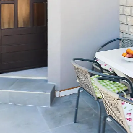 Apartment 2 Bedroom Beautiful In