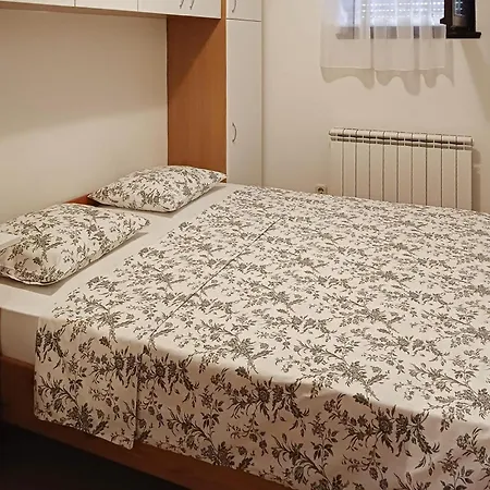 2 Bedroom Beautiful In * 扎达尔