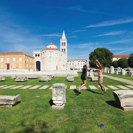 2 Bedroom Nice Apartment In Zadar דירה